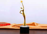 Taza cristalina negra del trofeo del metal bajo creada para requisitos particulares con la caja de bonito regalo