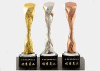 Colores cobrables del uso tres del arte de la taza del trofeo del metal de la forma irregular disponibles