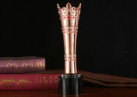Taza del trofeo del metal de la fantasía con el color de lujo del oro/de la plata/del bronce de los rubíes opcional
