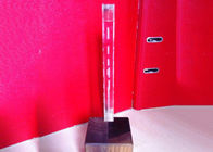 Taza cristalina clara del trofeo K9 con la base y logotipo y palabras de madera del chorreo de arena