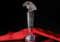 Diseño especializado de la cabeza de Eagle del trofeo del cristal para el empleado del negocio