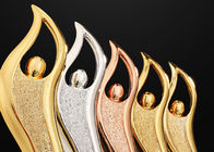 El oro de los trofeos y de los premios de la resina de epoxy/la plata/el cobre platearon el tipo opcional