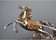 La decoración clásica de la resina hace estilo característico del caballo a mano y del tesoro del chino