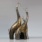 Artes no tóxicos lindos de la resina de la estatua de la estatuilla de la jirafa para las decoraciones de la casa