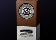 Las placas de madera bajas de aluminio 3D del premio modificaron los recuerdos del logotipo para requisitos particulares para la empresa