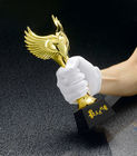 Corazón y amor y expresión de la resina de Wing Custom Engraved Trophy Material en la oficina