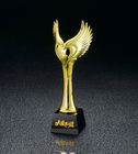 Corazón y amor y expresión de la resina de Wing Custom Engraved Trophy Material en la oficina