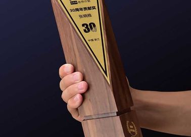 Premios ligeros del agente/del empleado de la placa de madera sólida del escudo en el partido de finales de ano