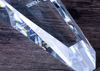 La taza cristalina de cristal del trofeo concede tamaño modificado para requisitos particulares taza con el logotipo del chorreo de arena